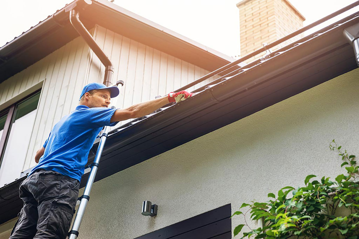 Gutter Cleaning In Lakewood